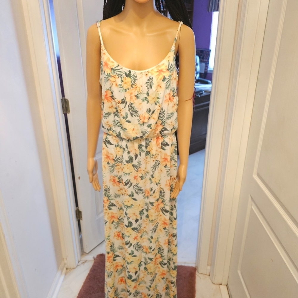 Sleeveless Floral Maxi Dress in Cream and Peach